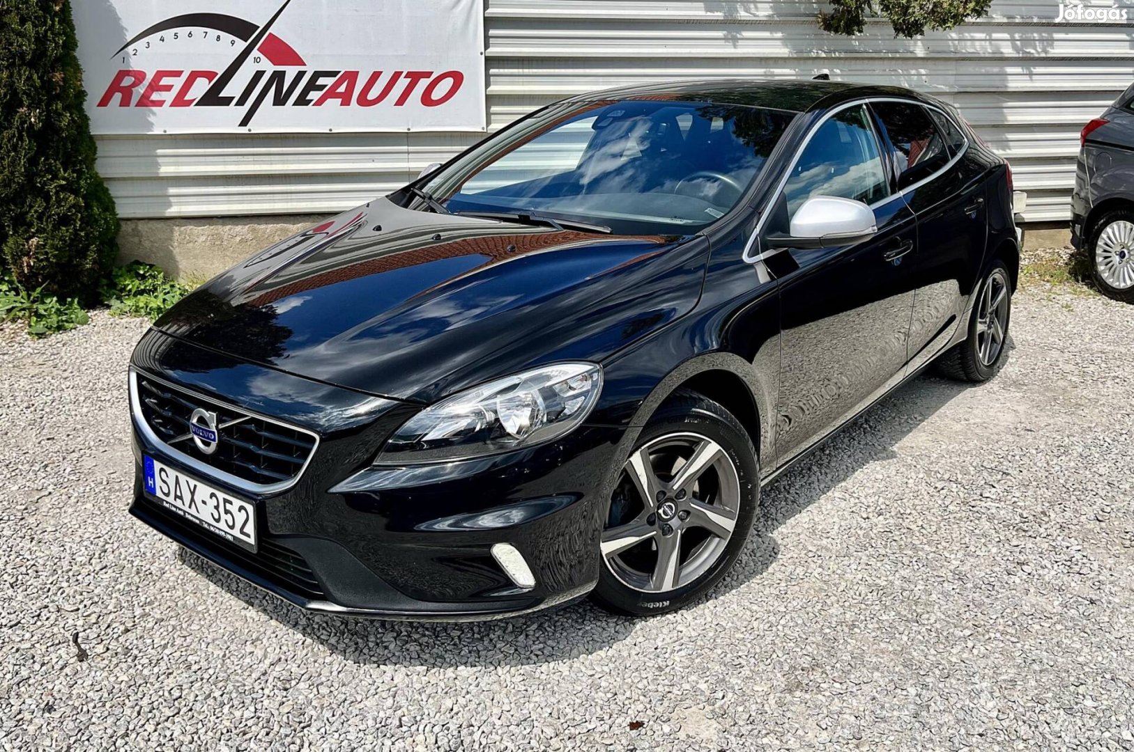 Volvo V40 2.0 D [D2] R-Design Momentum Panoráma...